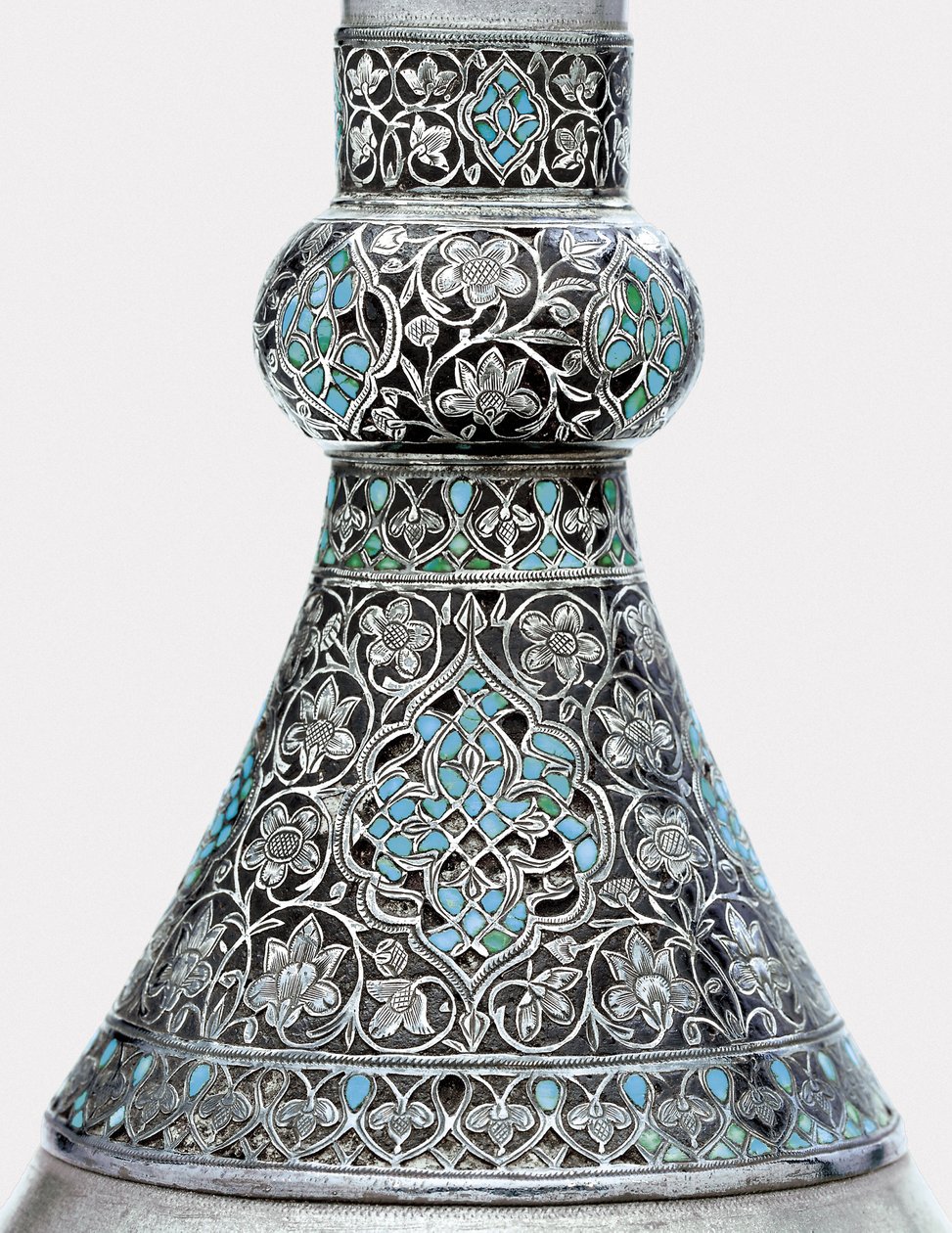 Detalje af en osmannisk turkis indsat sølvmonteret zinkflaske (turkis, zink, sølv) af Ottoman School