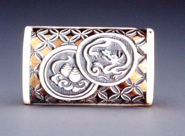 Netsuke med gennembrudt design, o.1870 (hjort-antler) (forside af 208395) af Ozaki Kokusai