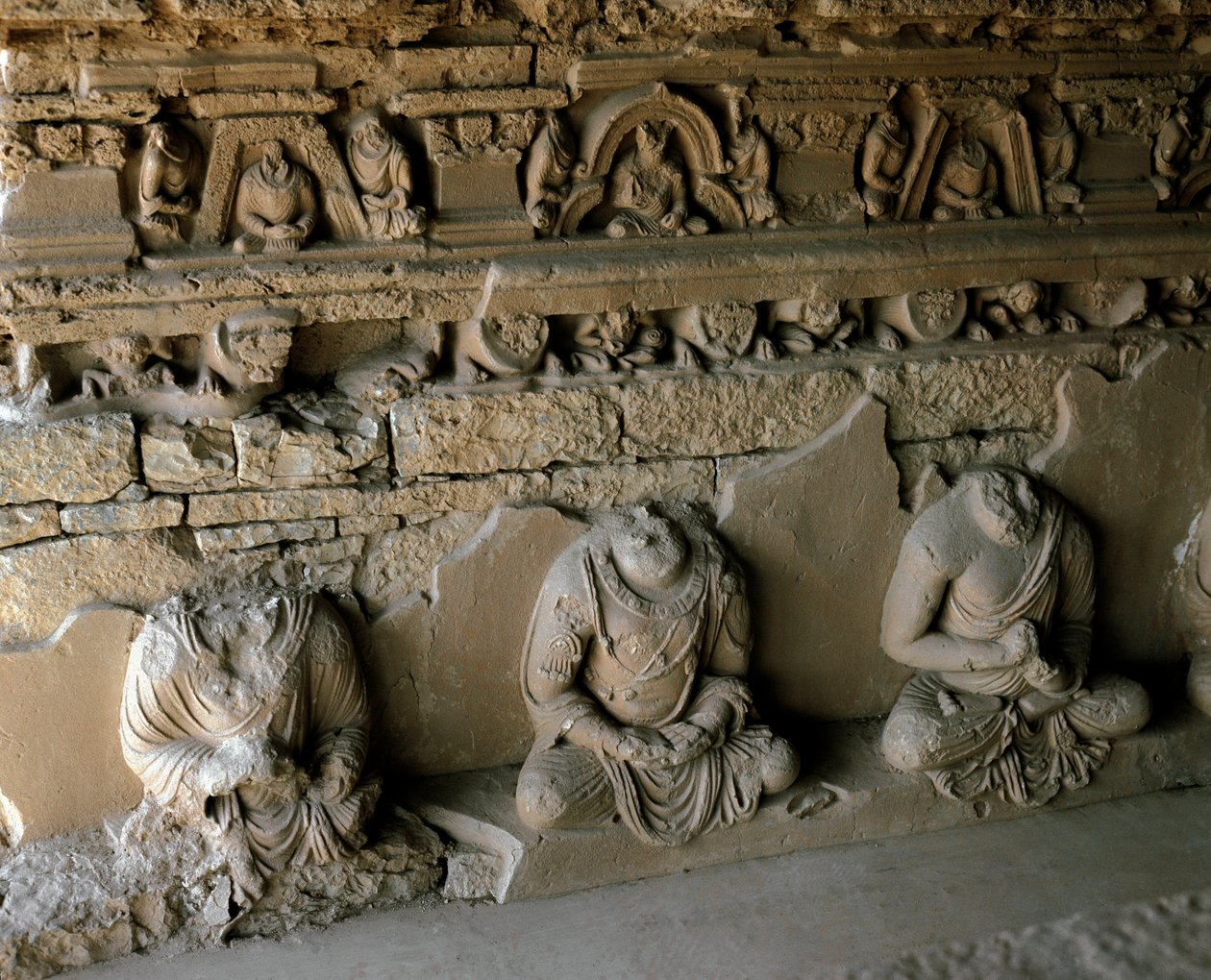 Buddhastatuer i det gamle buddhistiske kloster i Haripur-distriktet, 2.-1. århundrede f.Kr. af Pakistani School