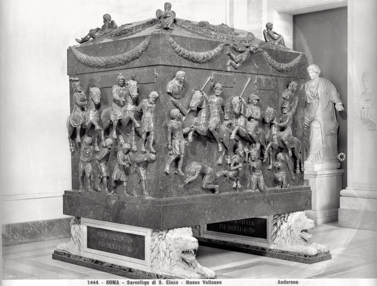 Sarkofag af St. Helena afbilder romerske kavalerer og barbariske fanger (porfyr) af Paleo Christian