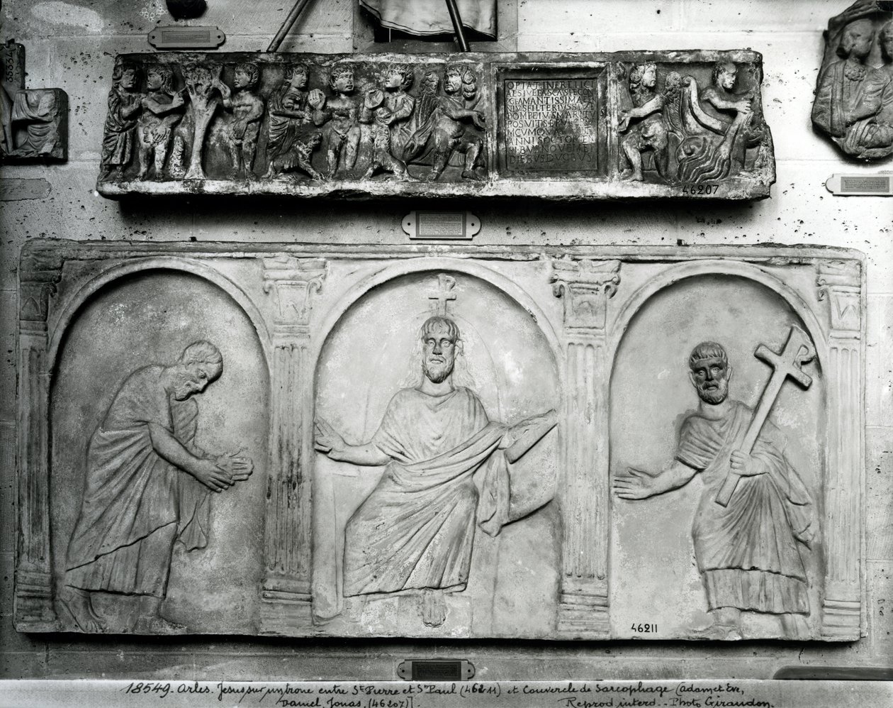 Øverst: Låg af en sarkofag forestillende Adam og Eva, Daniel og Jonas; Nederst: Kristus på tronen med St. Peter og St. Paul af Paleo Christian