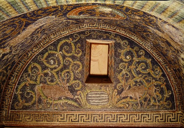 Hjorte med gevir, der drikker af en kilde (mosaik) af Paleo Christian