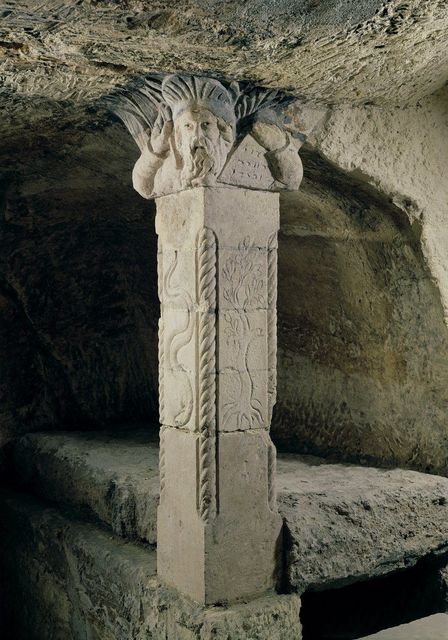 Søjle fra krypten, hvor hovedet af Moses danner hovedstaden, 415 e.Kr af Paleo Christian