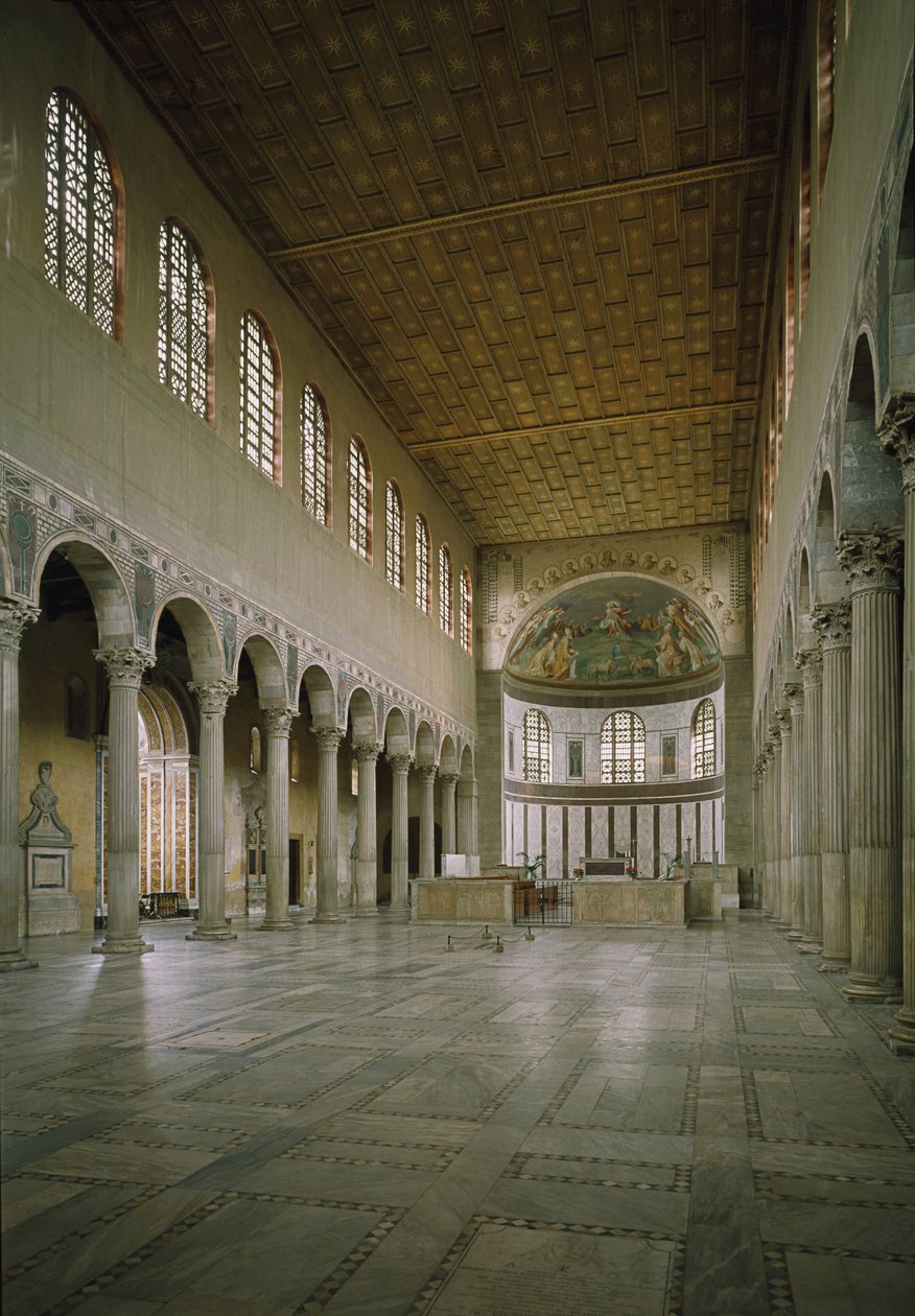 Indvendigt billede af kirken St. Sabina, midterskib, grundlagt i det 5. århundrede af Paleo Christian
