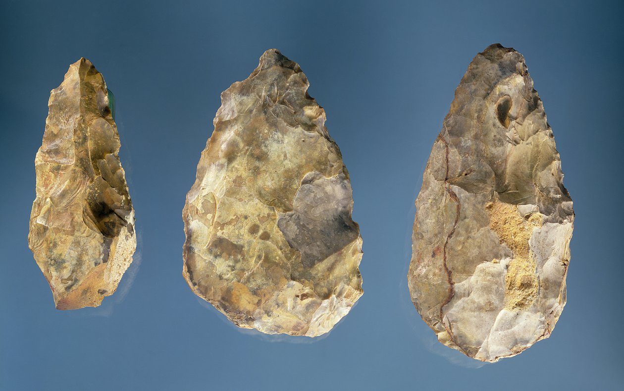 Tre flintværktøjer af Paleolithic
