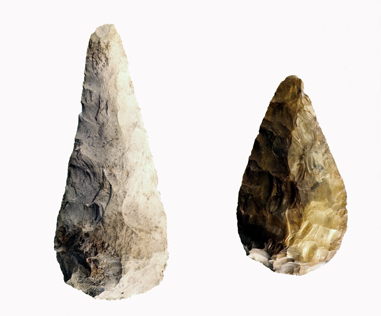 To knive, fra Saint-Acheul, nedre acheuleiske periode, ca.20.000 f.Kr. (flint) af Paleolithic