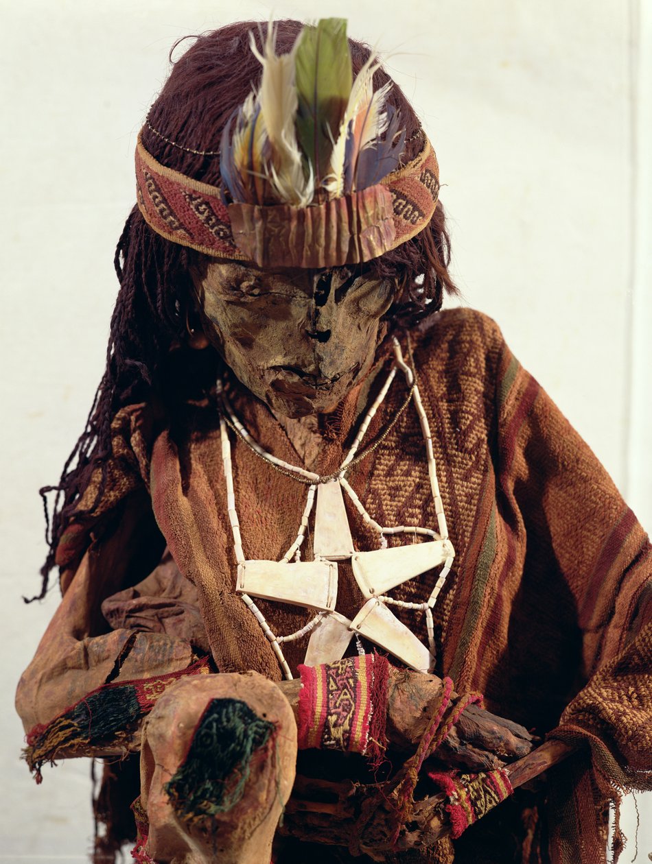 Mumie prydet med knoglesmykker, ca. 200 f.Kr. af Paracas Culture