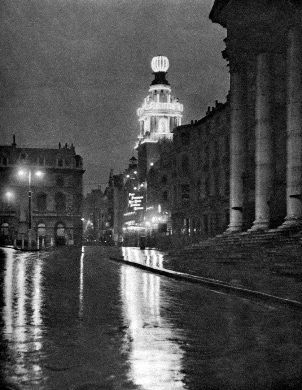 Vådt vejr på Trafalgar Square, London, 1926-1927 af Paterson