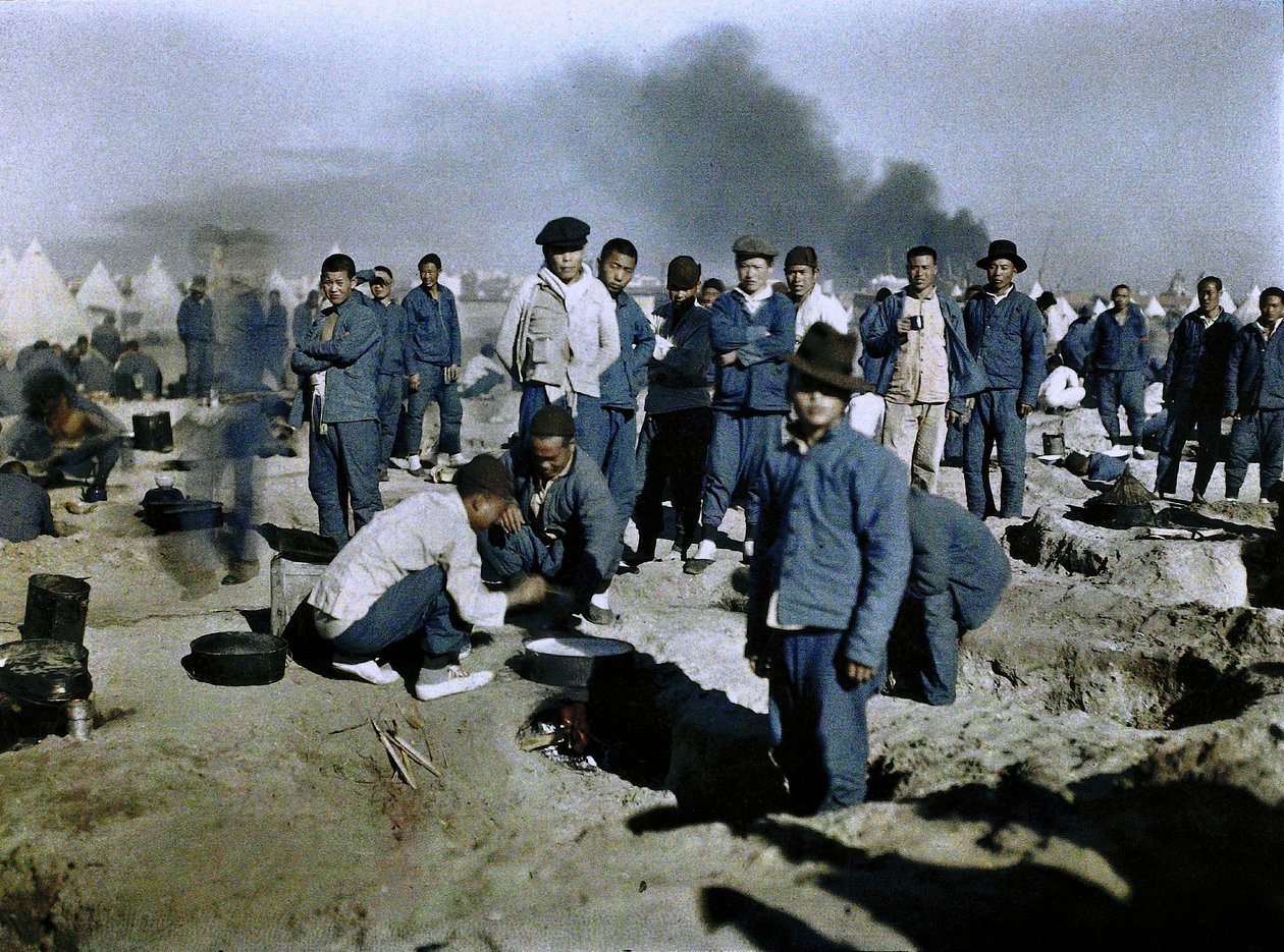 En lejr af arbejdere fra det britiske kinesiske arbejderkorps rekrutteret til at deltage i Mellemøsten-kampagnen, Egypten, 1917 (autokrom) af Paul Castelnau
