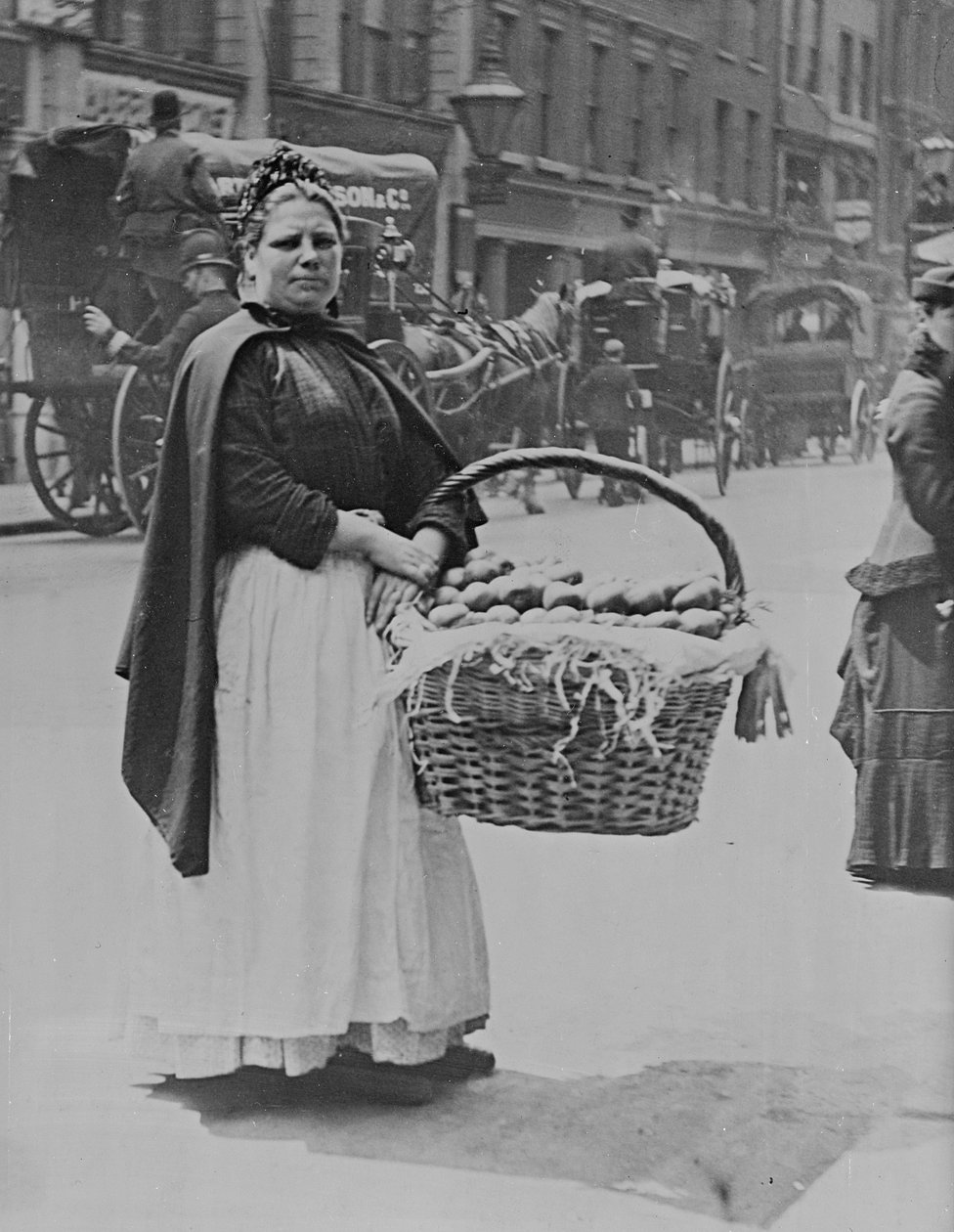 En kvindelig kartoffelsælger i London (se også 135821) af Paul Martin