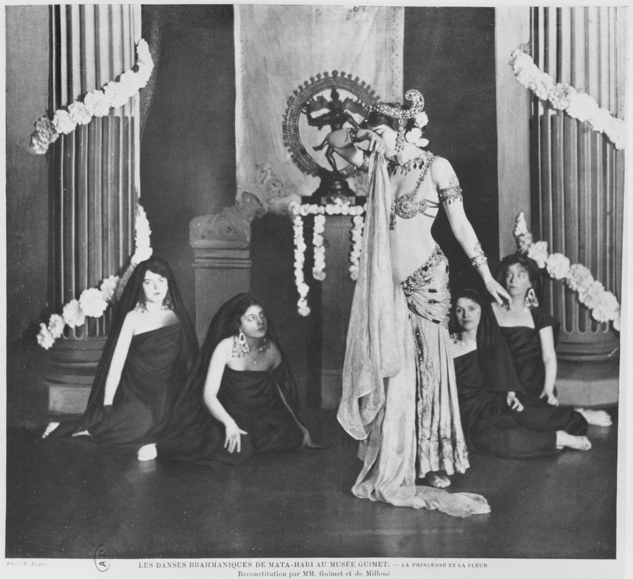 Mata Hari optræder i Musee Guimet, Paris, 13. marts 1905 af Paul Boyer