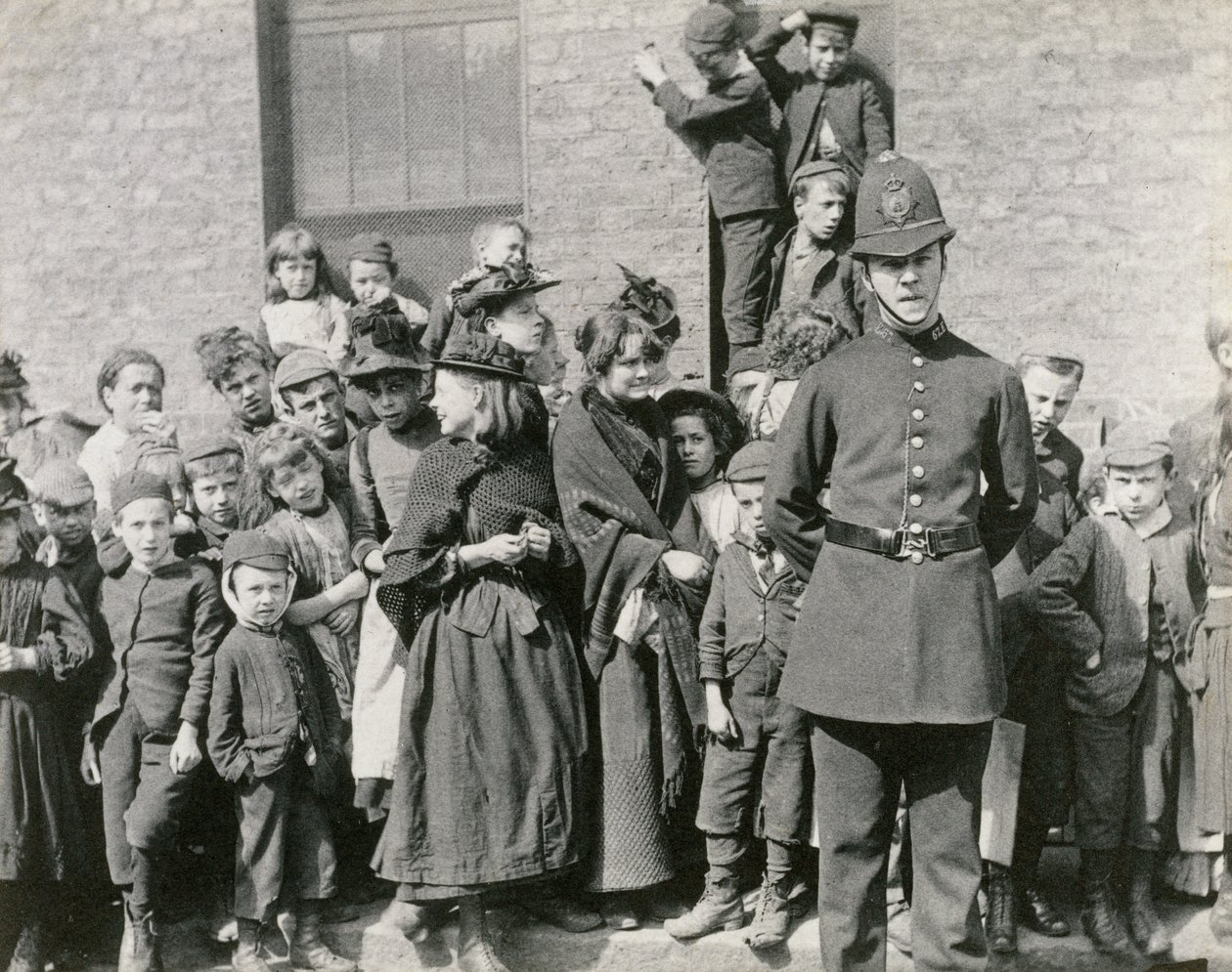 En London politimands begravelse, 1894 af Paul Martin