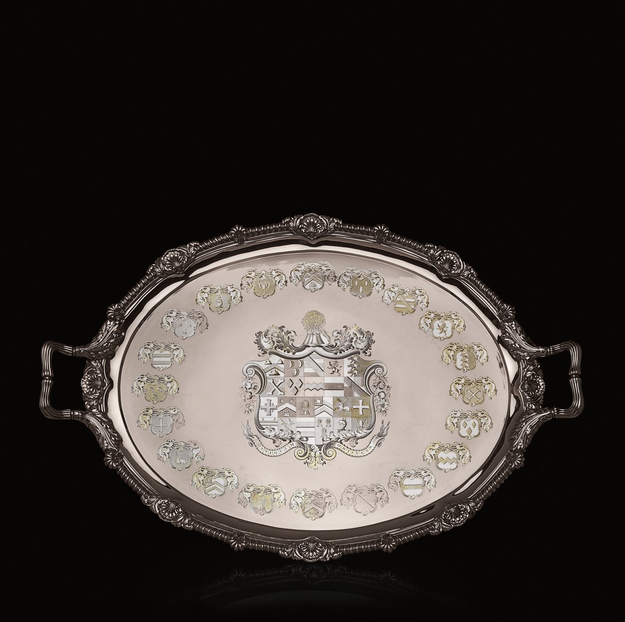 George III tebakke med heraldisk gravering af Paul Storr
