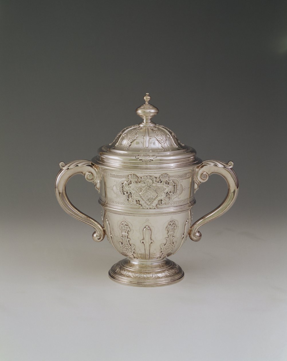 To-grebet kop og låg, 1730-31 af Paul de Lamerie