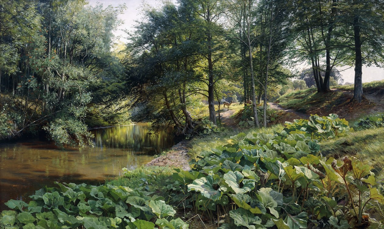 Et skovklædt flodlandskab med hjorte bagved af Peder Monsted