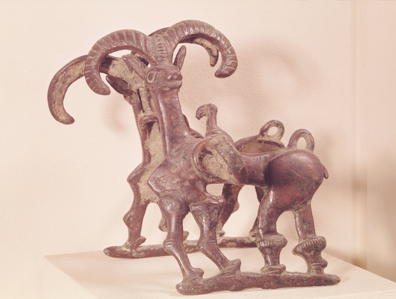 Hestebider dekoreret med to stenbukke, fra Lorestan, Iran, 8.-7. århundrede f.Kr. (bronze) af Period Neo Elamite