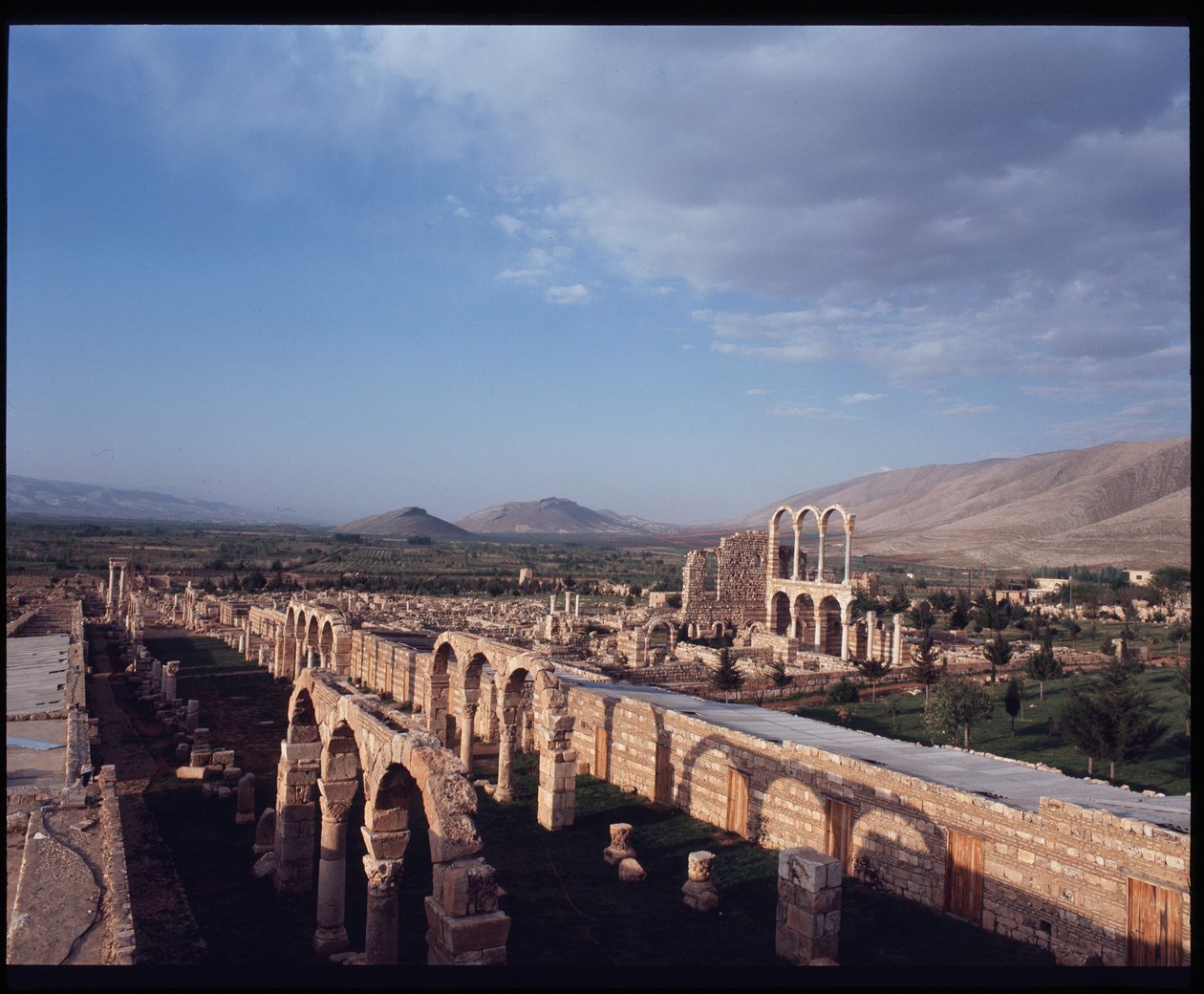 Udsigt over byen Anjar, 705-710 af Period Umayyad