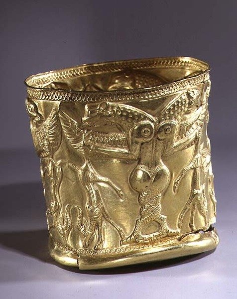 Pokal dekoreret med mytologiske væsner, nordvestlige Iran, ca. 1200-1100 f.Kr. (elektrum) (se også 229345) af Persian School