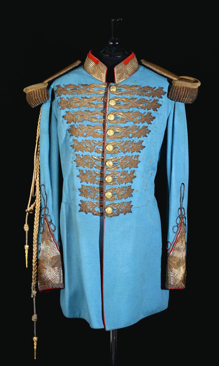 En persisk hofuniform af pudderblåt ulddug broderet med forgyldt tråd, forgyldte guldbarrer, foret med karminrød satin (uld, forgyldt tråd, satin) af Persian School