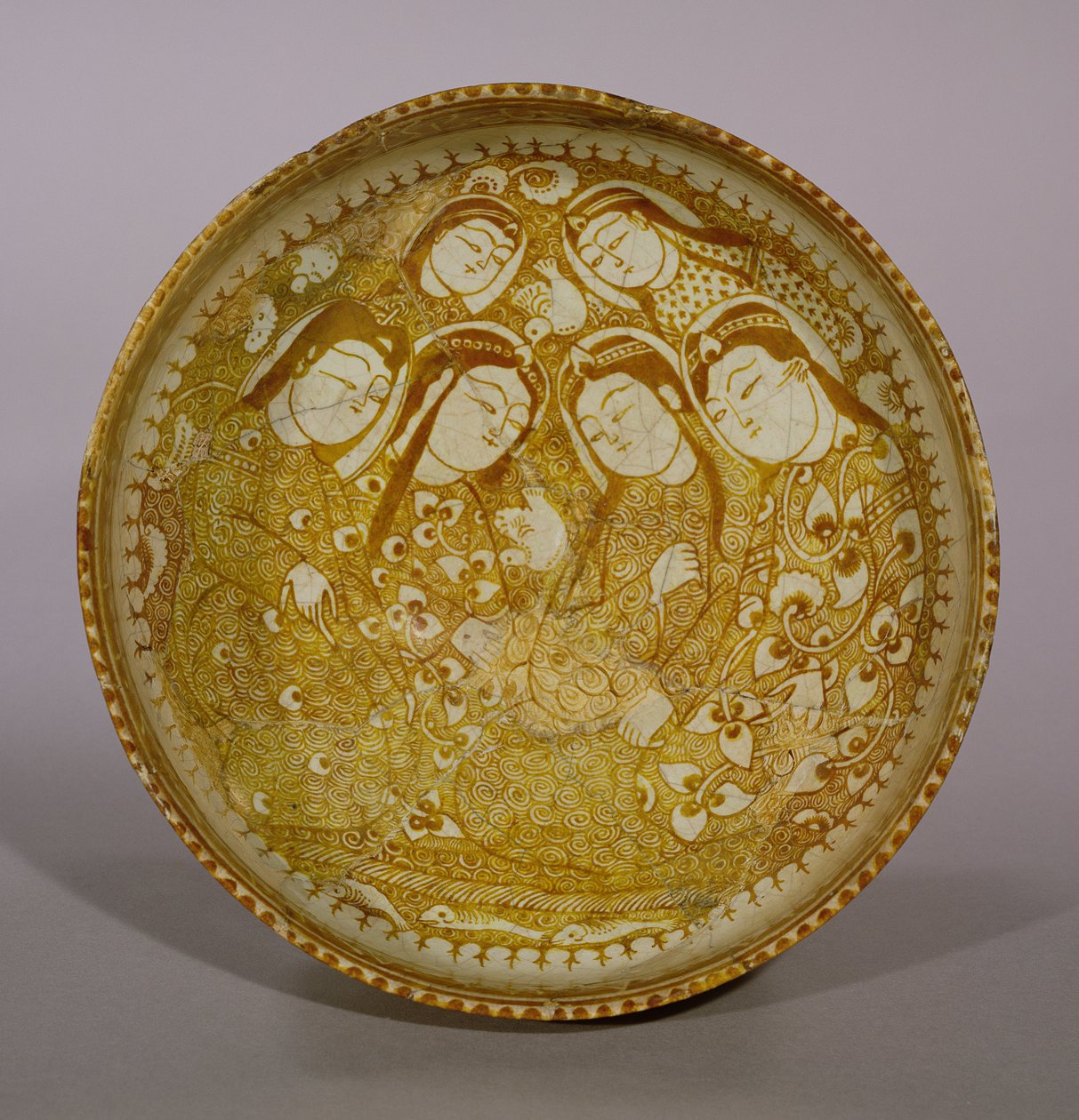 Skål, fra Kashan, Iran, Seljuk-perioden, 1211-12 e.Kr. (stenpasta med glans over glasur) af Persian School