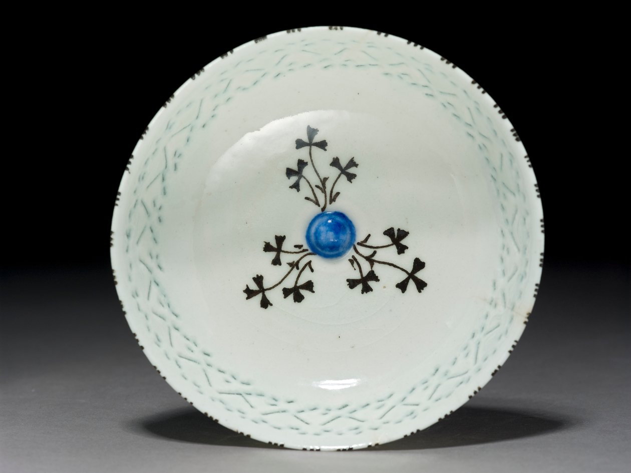 Gombroon Bowl, Iran, Safavid-periode, (stenpasta med gennembrudt dekoration og sort underglasur) af Persian School