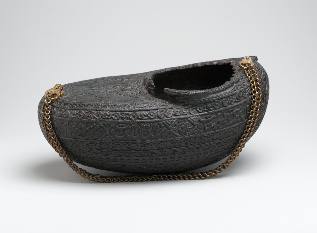 Kashkul, eller tiggerskål, med portræt af dervisher og en bereden falkoner, Iran, 1880 (coco de mer skal og kæde) af Persian School