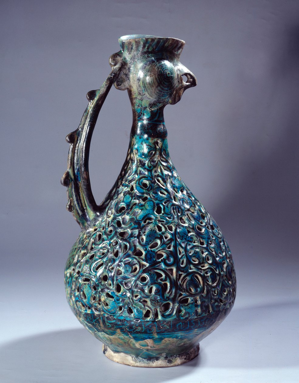 Persisk kunst: keramisk akvamarin med hanehoved og dekorationer inspireret af Waq Waq-træet. Fra Kashan. Paris fra det 13. århundrede, Louvre-museet af Persian School