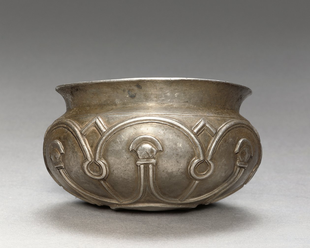 Præ-achaemenidisk skål, ca. 6. århundrede f.Kr. (sølv) af Persian School
