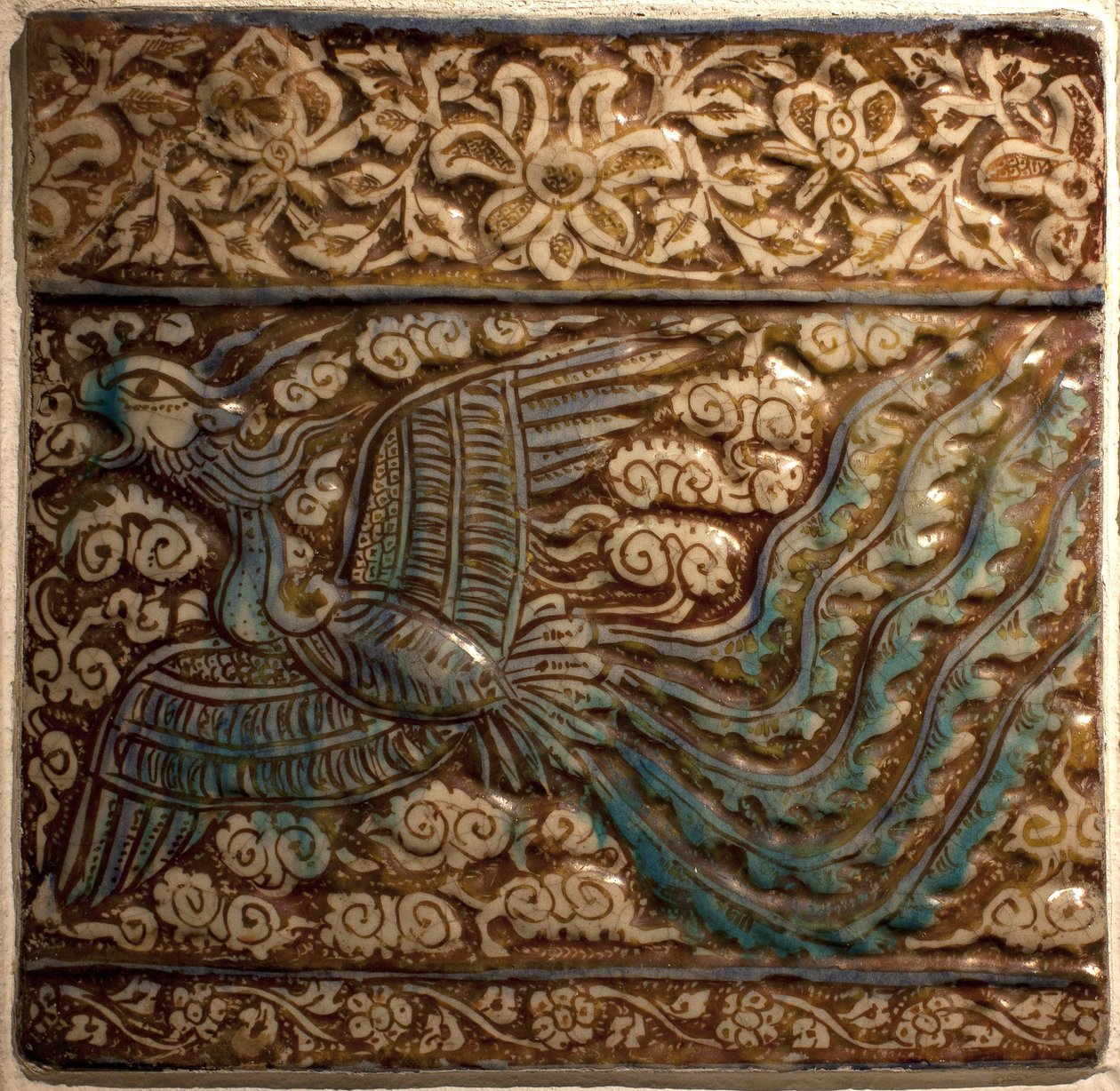 Simurgh (Simorgh eller Senmurw) - Azulejos - Faience de Kashan (Persien), periode Ilkhanide, begyndelsen af det 14. århundrede (fliser, støbt keramik, malet glans og underglasur, Persien, Kashan, tidligt 14. århundrede, Ilkhanid-periode) - Musee Calouste G af Persian School
