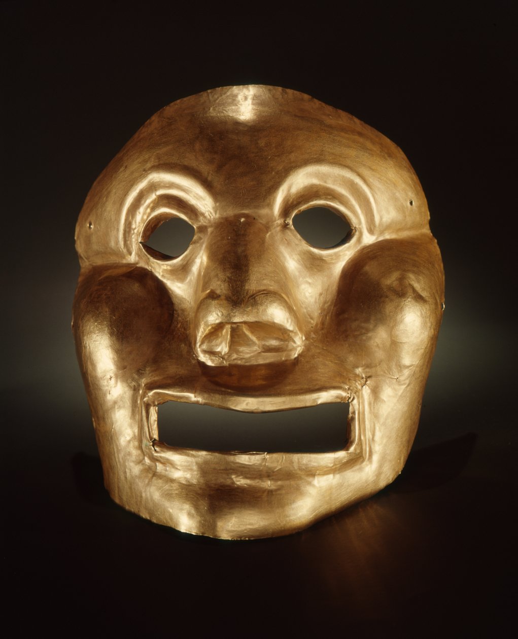 Calima maske (guld) af Peruvian School