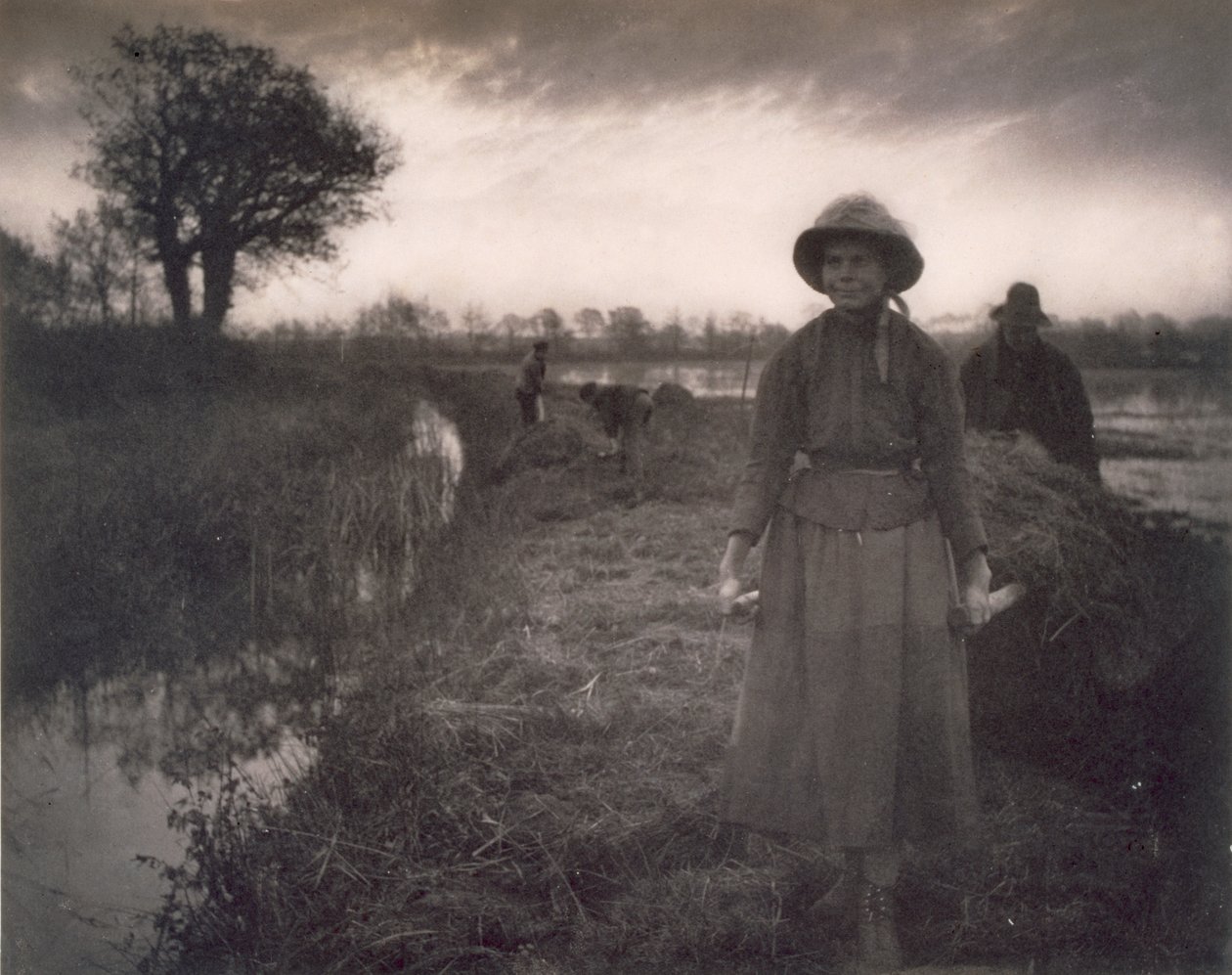 Poling the Marsh Hay, Life and Landscape on the Norfolk Broads, 1886 af Peter Emerson und Thomas Goodall