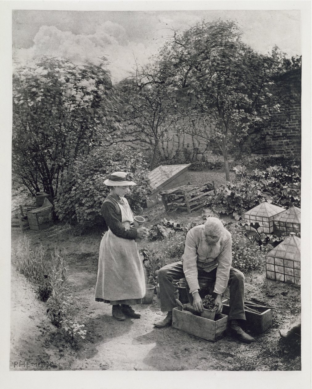 En gammel mand og hans datter havearbejde af Peter Henry Emerson