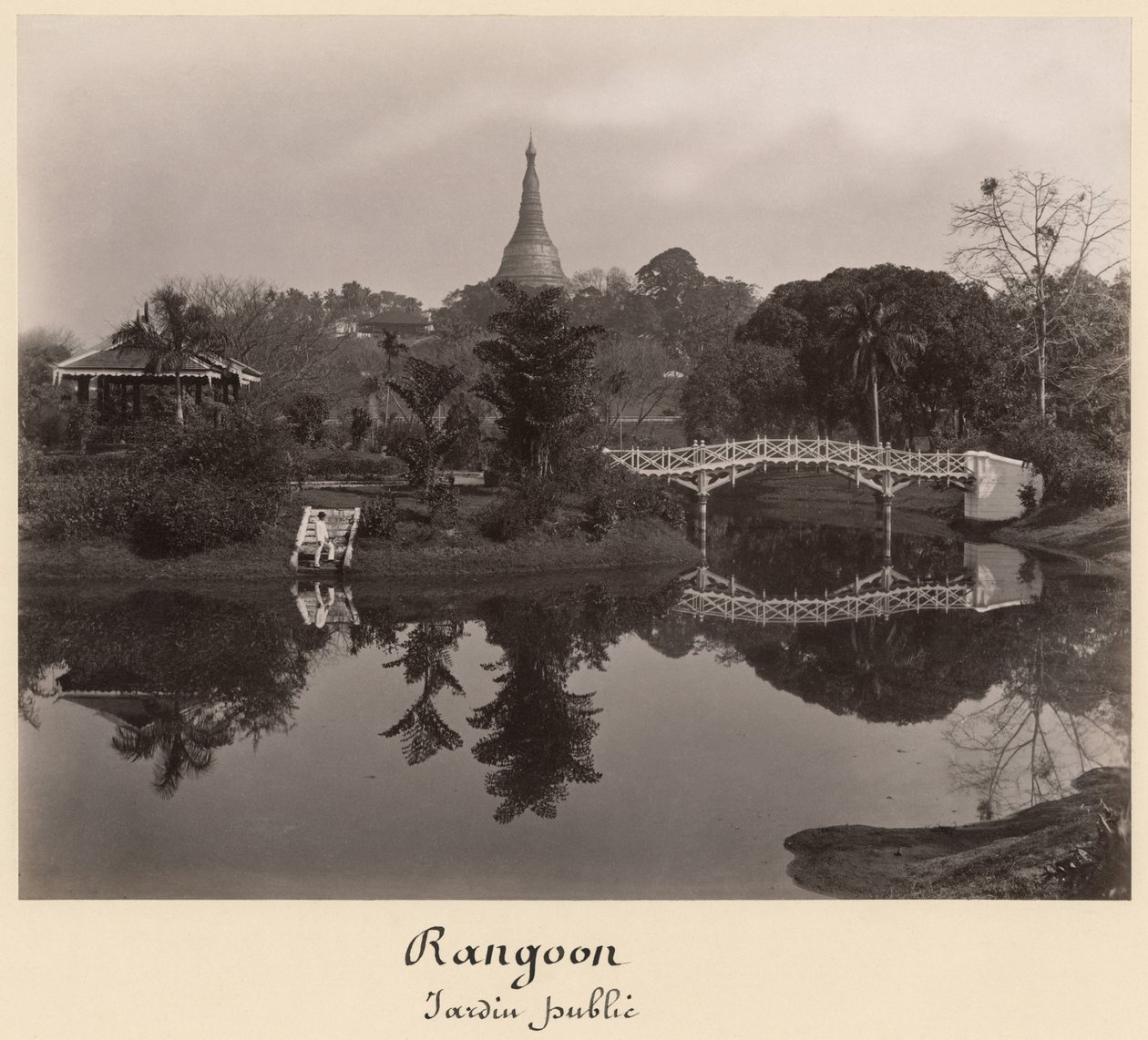 Ø-pavillon i Cantanement Garden, Rangoon, Burma, slutningen af det 19. århundrede (albumin print) af Philip Adolphe Klier