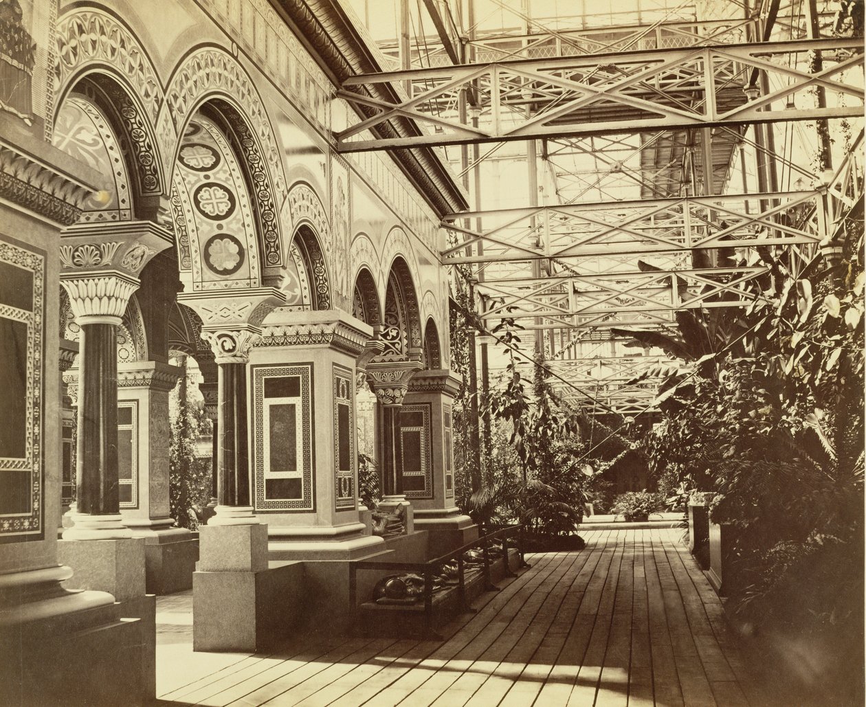 Sydenham: Crystal Palace, indgangen til den byzantinske domstol, 1854 af Philip Henry Delamotte