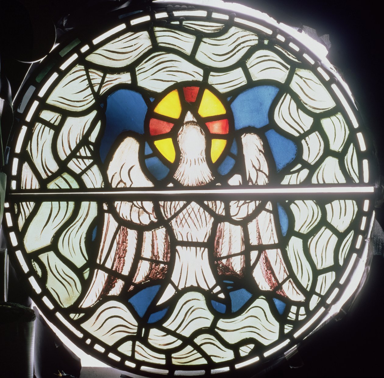Helligånden, detalje fra skabelsesvinduet, 1861 farvede glasdetalje af 120153 af Philip Webb