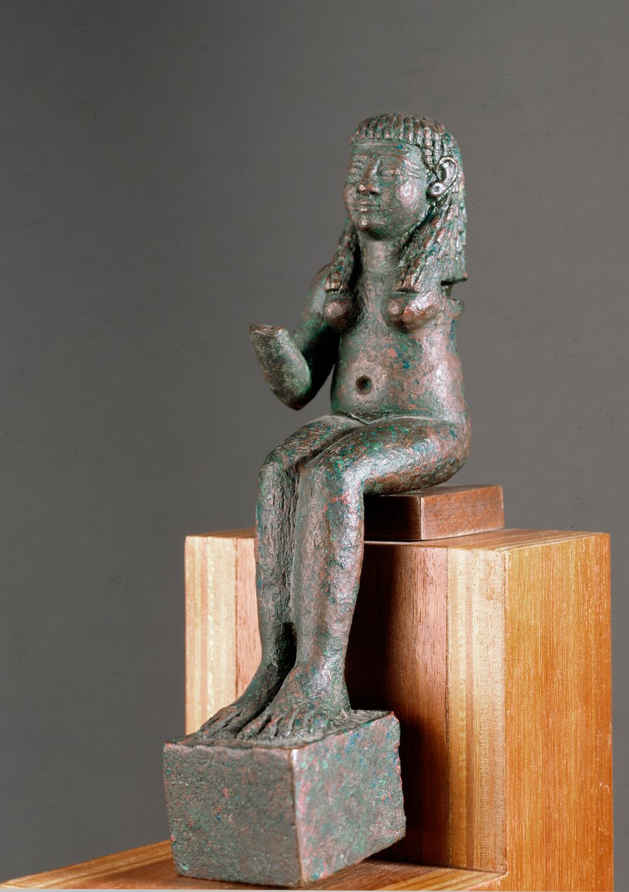 Fønikisk kunst: repræsentation af guddom Astarte. Bronzeskulptur fra det 7. århundrede f.Kr. Fra helligdommen Carambolo i Spanien. Svag. 16 cm Sevilla, arkæologisk museum af Phoenician