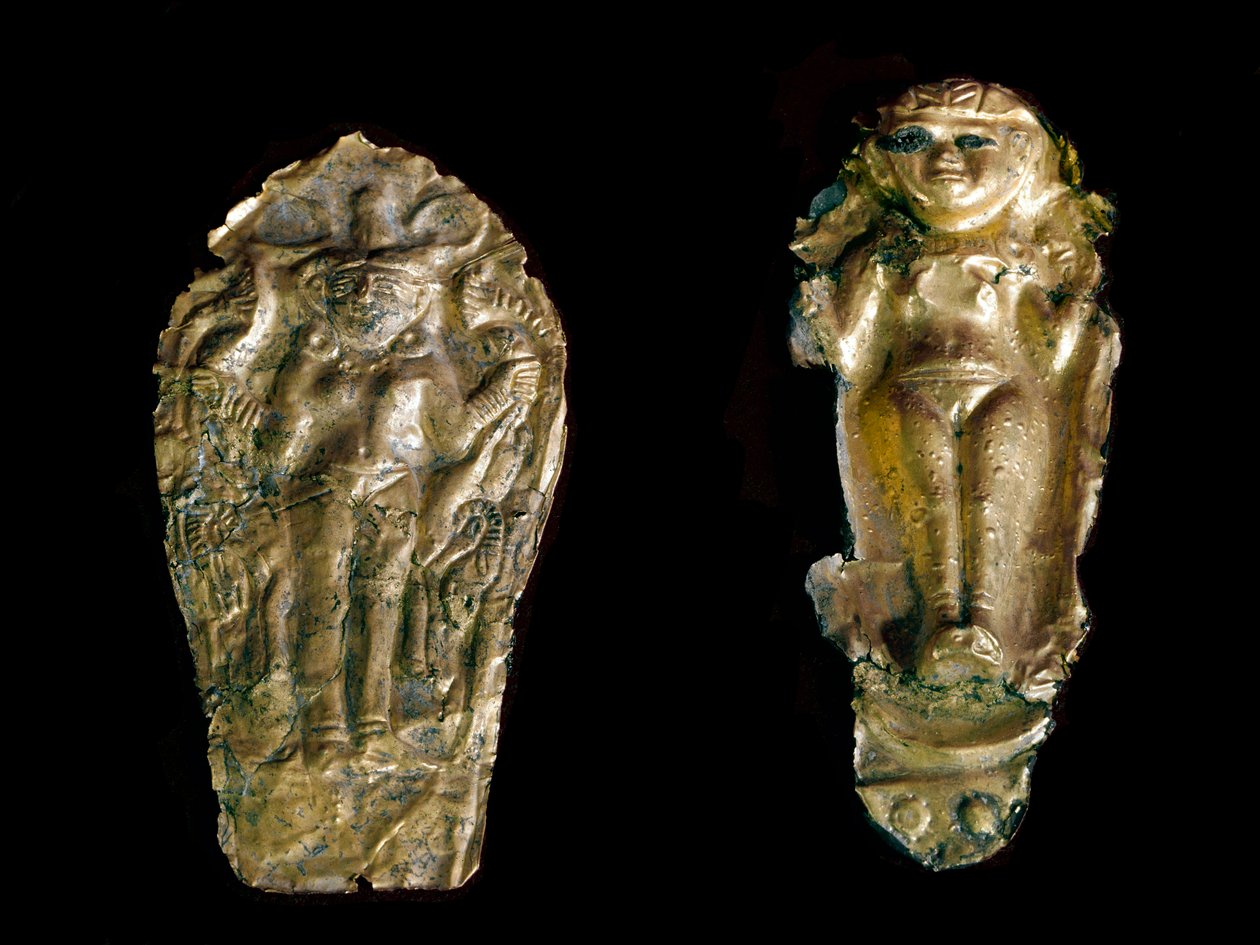 Fønikisk kunst: to guldstatuetter hamrer til venstre gudinden Ishtar (Inanna eller Astarte) på en tallerken, til højre, en frugtbarhedsgudinde med løftede arme fra stedet for Tink El Beida, Syrien. 15. århundrede-12. århundrede f.Kr. Paris Louvre Museum af Phoenician