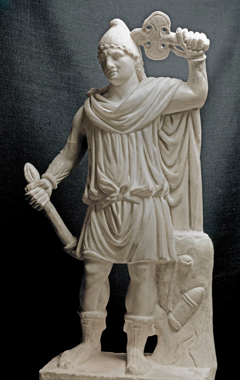 Fønikernes civilisation: Mithraisk guddommelighed, der holder en fakkel og en dobbeltøkse. 2. eller 3. århundrede e.Kr. Marmor skulptur. Svag. 87 cm. Paris, Louvre-museet af Phoenician Phoenician