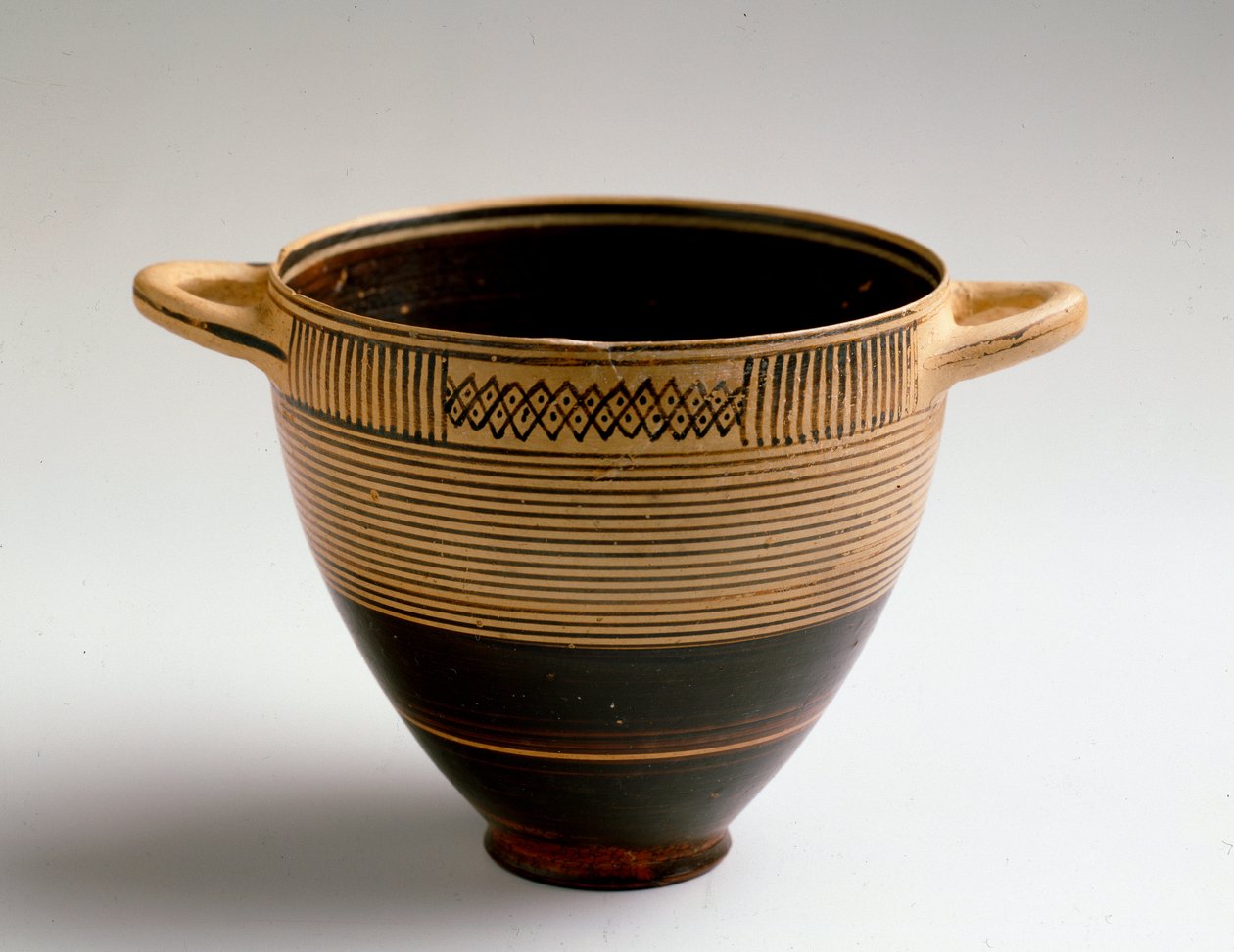 Fønicisk kunst: Kotyl-type skåret i malet ler. Fra Laurie (Almunecar i Spanien) Dim. 8x9,2 cm Granada, arkæologisk museum af Phoenician Phoenician