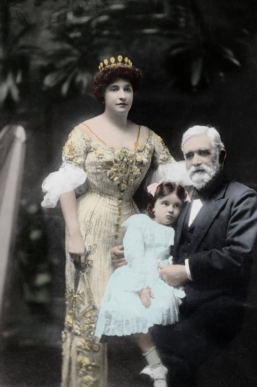 Den australske sangerinde Nellie (Nelly) Melba (1861-1931) med sin far og en uidentificeret lille pige. Melbourne, fotografering i begyndelsen af det 20. århundrede af Photographer Australian