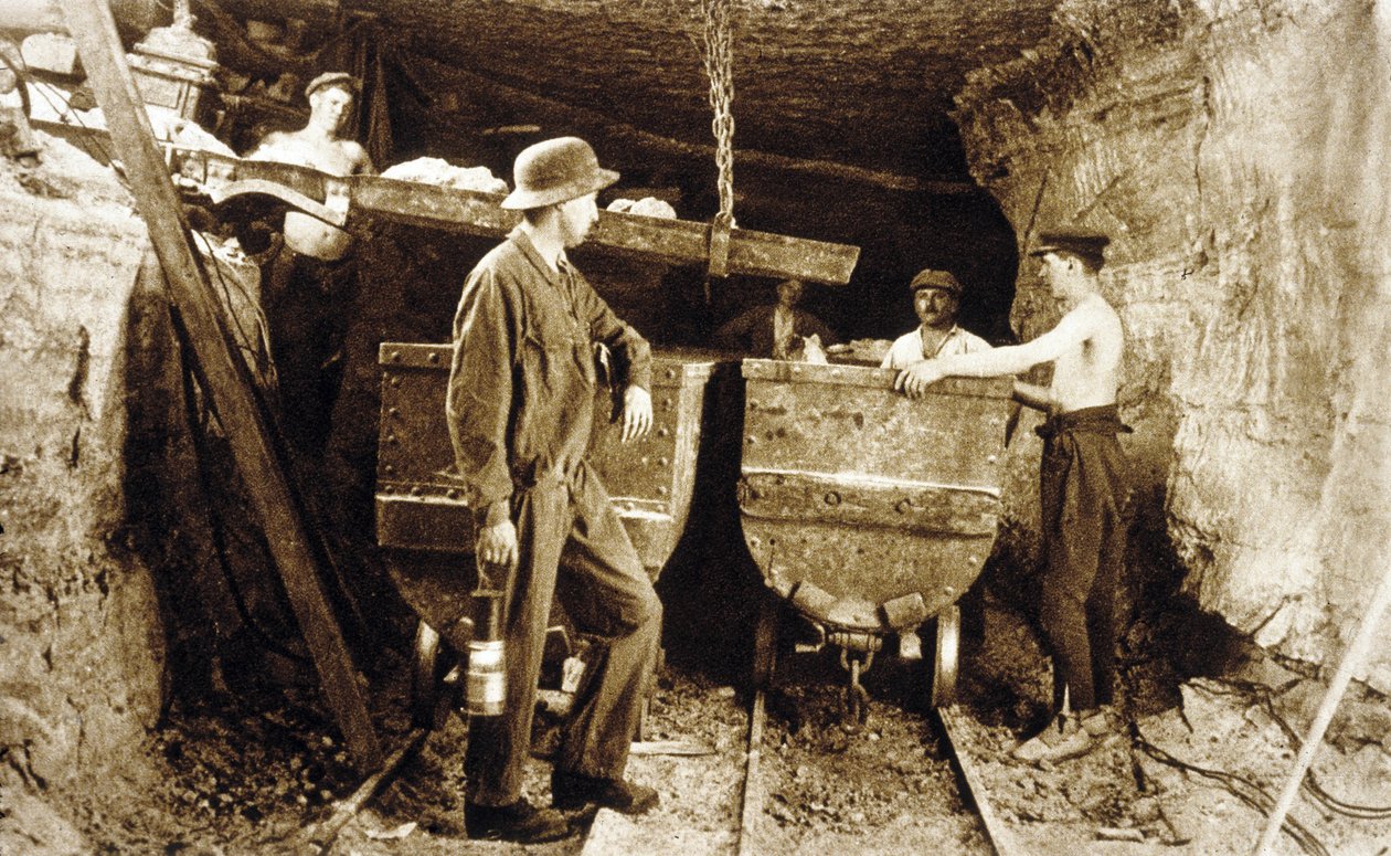 Minearbejdere i en potaskemine, Alsace, ca. 1900 (s/h-billede) af Photographer French