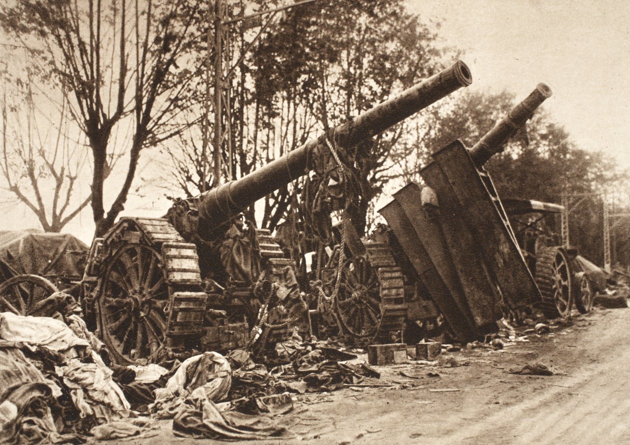 En lille del af det enorme våbenbytte på tilbagetogslinjen fra Isonzo til Piave (s/h foto) af Photographer German