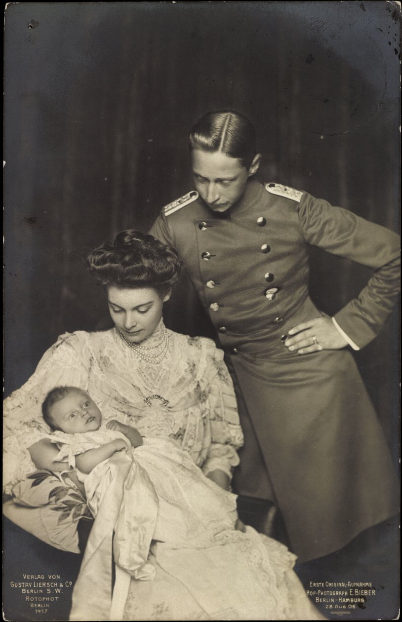 Hertuginde Cecilie med Vilhelm af Preussen, barn af Photographer German