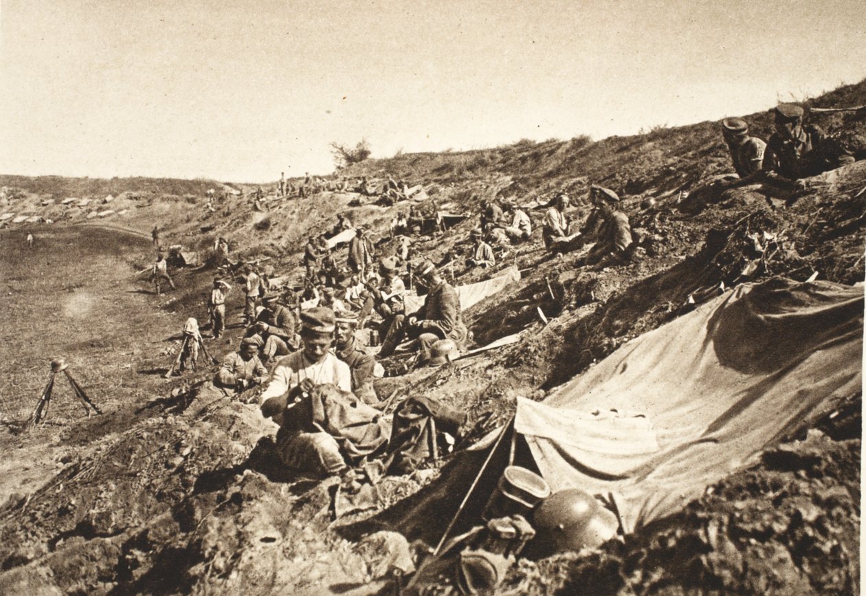 Tysk infanteribataljon i reservestilling, under fremrykningen nord for Focsani, august 1917 (s/h foto) af Photographer German
