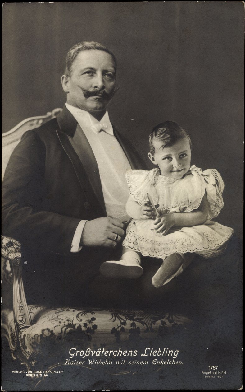 Bedstefars yndling, kejser Wilhelm med barnebarn af Photographer German