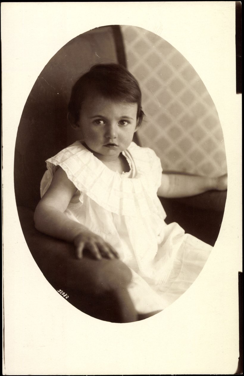 Passepartout Ak Prinsesse Hilda af Bayern som lille pige (s/h-billede) af Photographer German