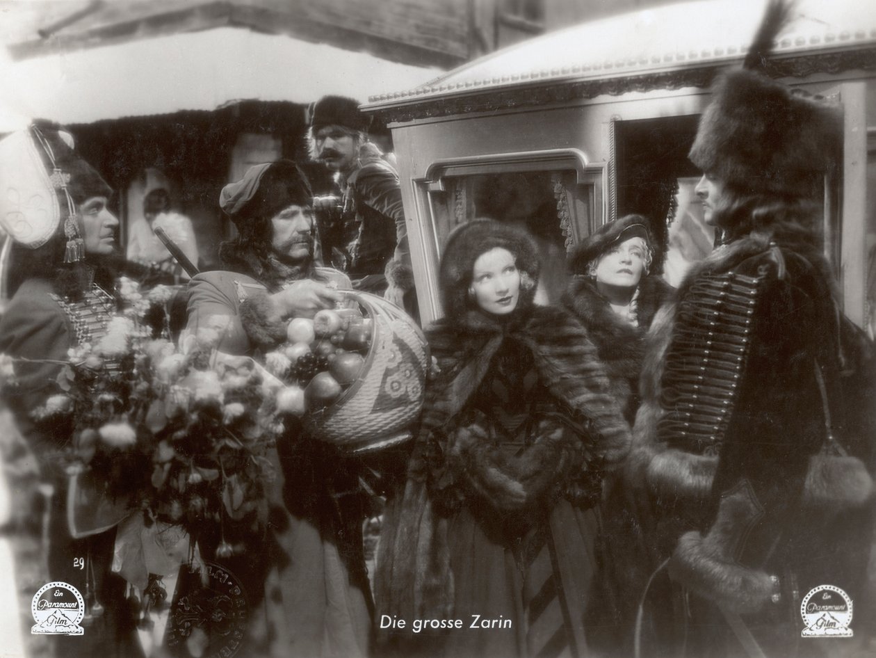 Stillbillede fra filmen "The Scarlet Empress" med Marlene Dietrich af Photographer German