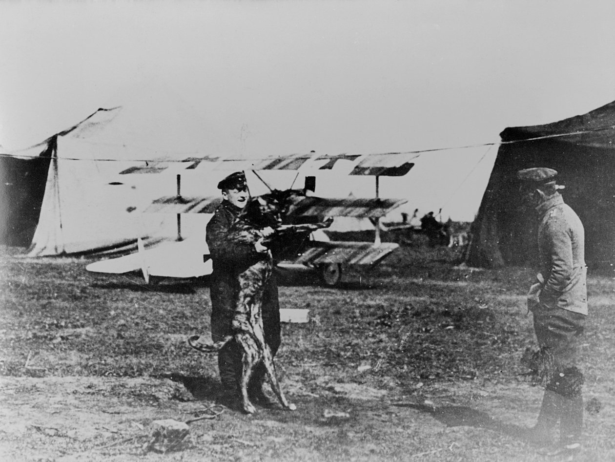 Den røde baron og hans hund (s/h foto) af Photographer German