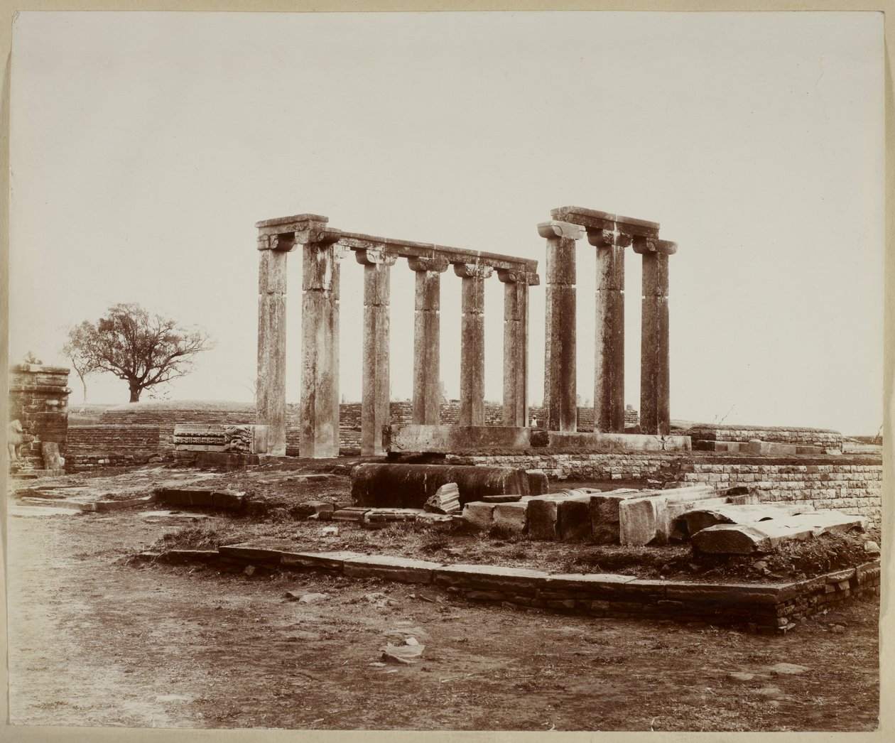 Sanchi, tempel 18, generel udsigt fra nordvest af Photographer Indian