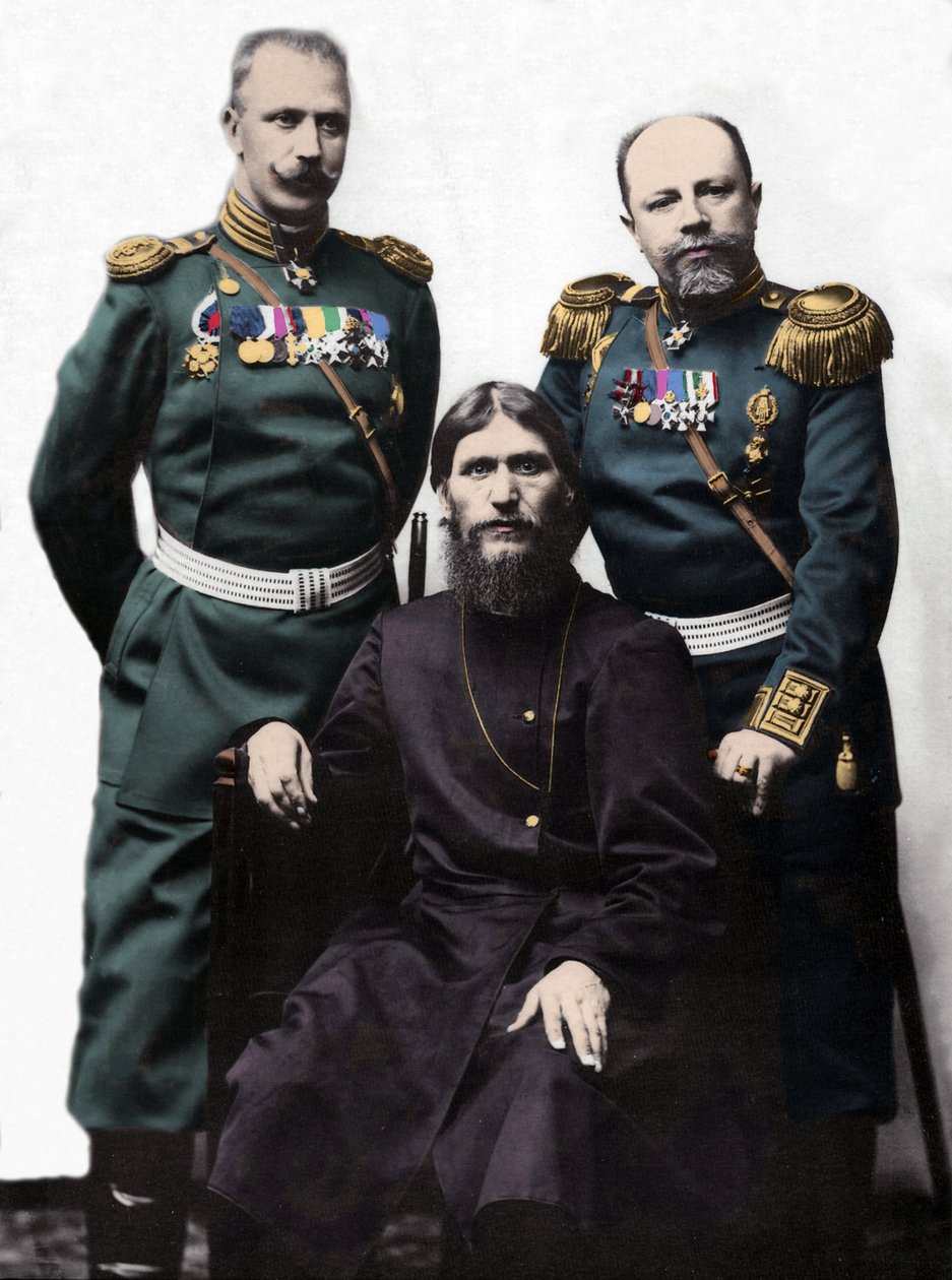 Grigory (Grigory) lefimovich Novykh, kendt som Rasputin (Rasputin) (1869-1916) med kaptajn von Lohman og prins oberst Putyatin. (Venstre mod højre: Prins Mikhail Putyatin, Grigory Rasputin og oberst D Loman) af Photographer Russian